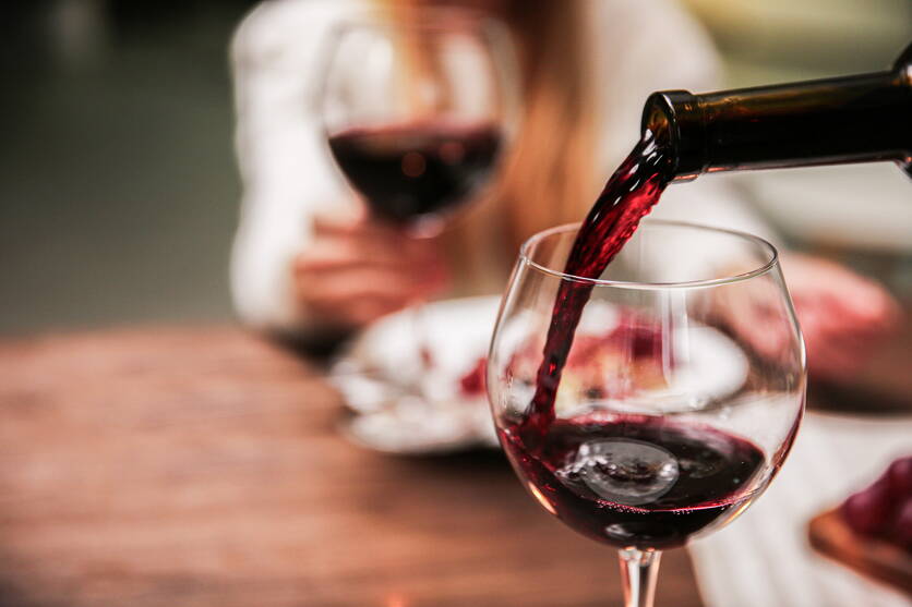 bild_wein_rubrik_markt_pflanzliche_produkte_wein_adobestock_98312310.jpg bild_wein_rubrik_markt_pflanzliche_produkte_wein_adobestock_98312310.jpg